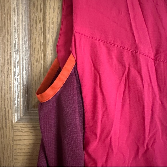 Arc'teryx Atom LT dark pink vest - Picture 5 of 9